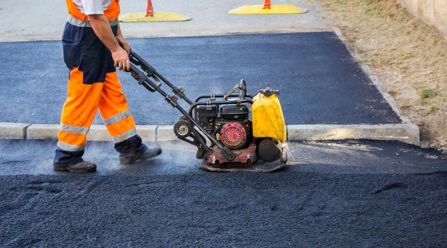 Professional gutter cleaning in Lanham, MD